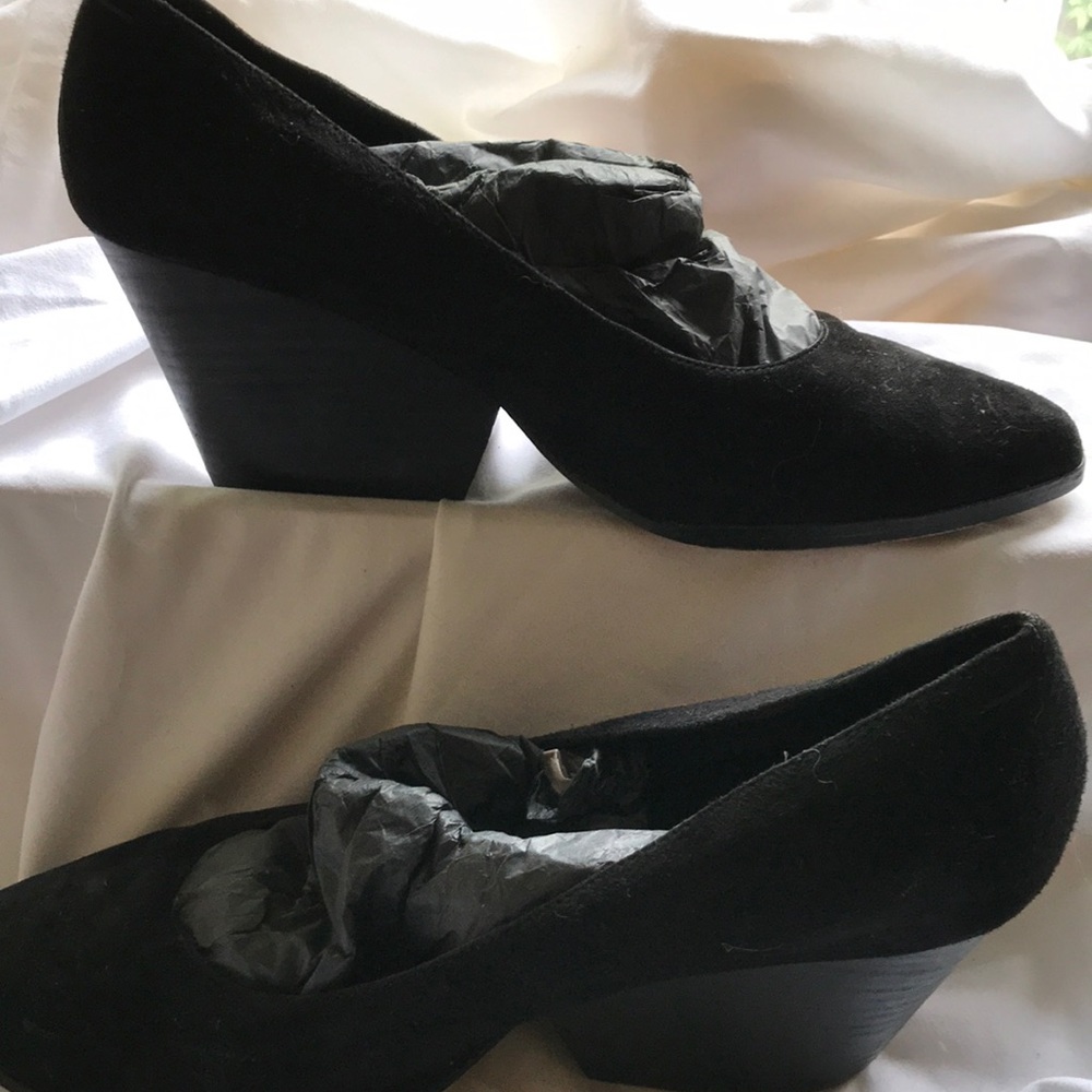 Eileen Fisher pumps black suede. Size 10.